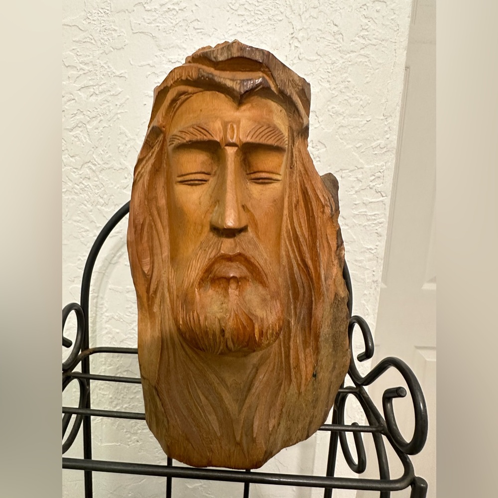 Carved tree Jesus face